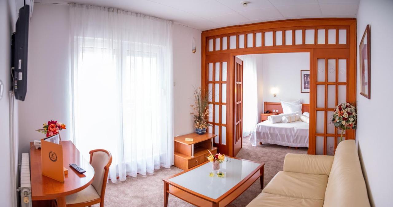 דובוי Hotel Integra מראה חיצוני תמונה